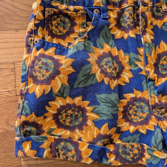 Forever 21 90s Inspired Sunflower Print Shorts - Picture 2 of 6